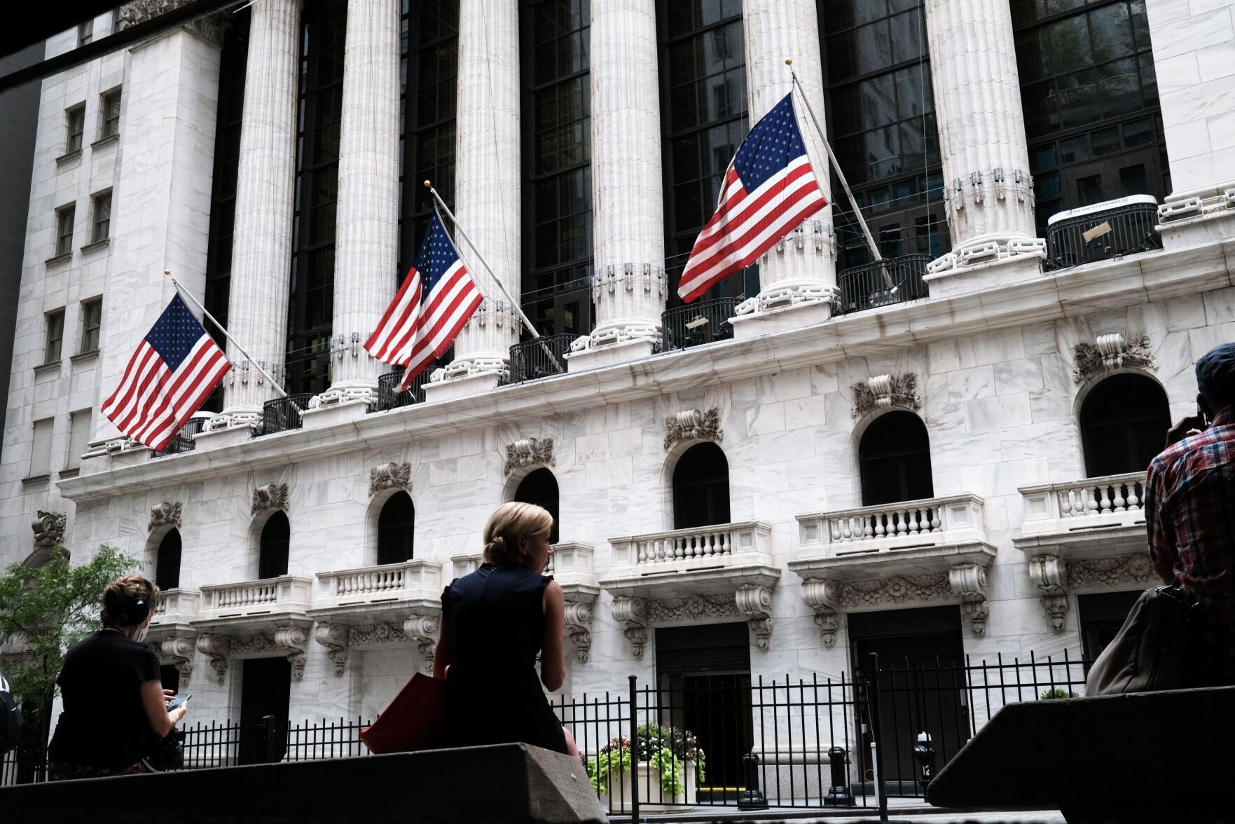 The stock market is afraid again. Here's what that means for your investments